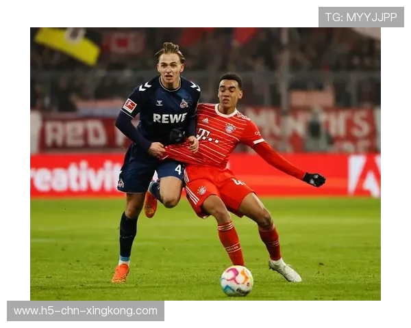 拜仁马兹拉维连续横向盘带后突施冷箭攻入一球,瞬间点燃全场激情!